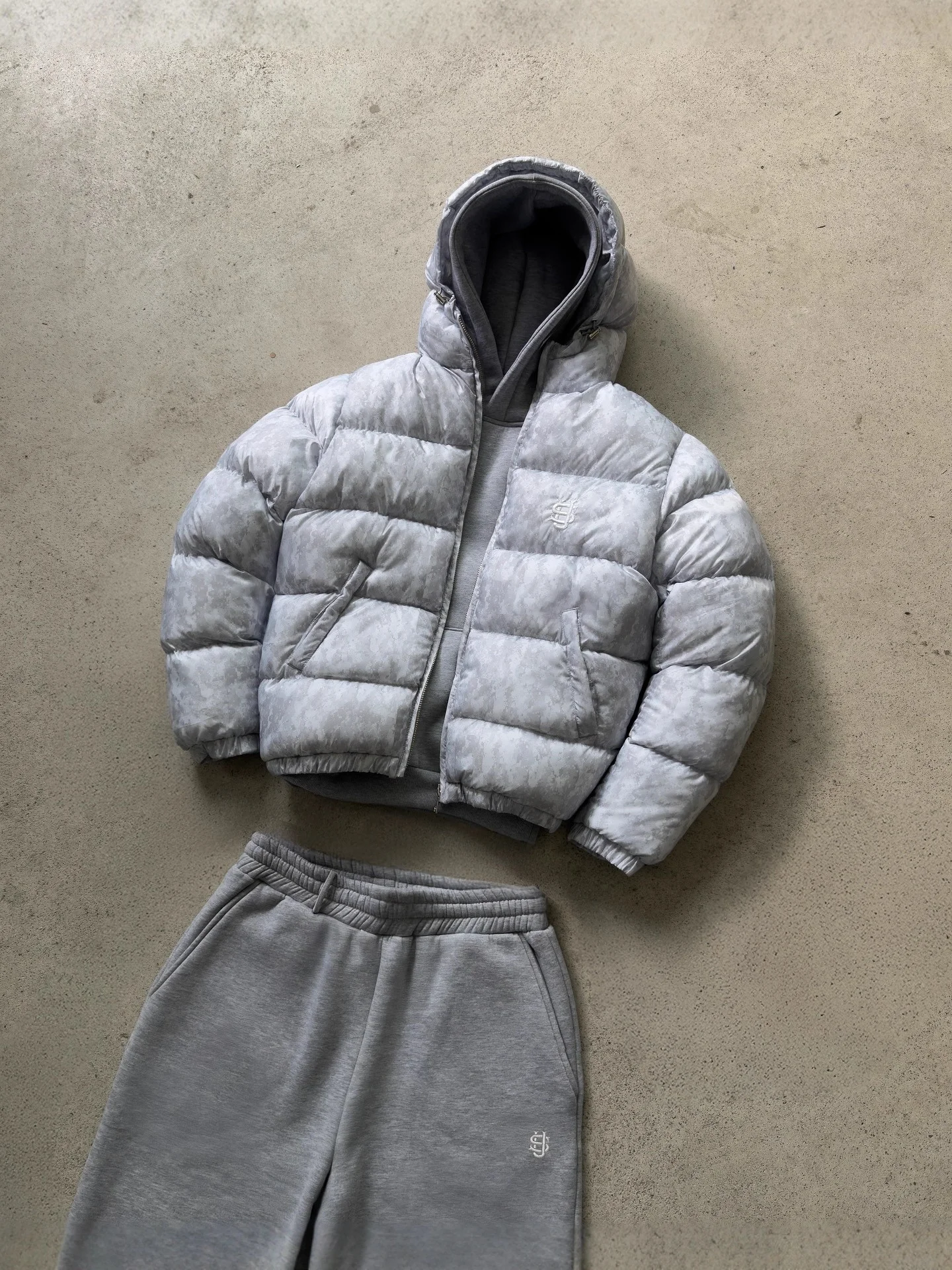 Y2K Baddie Women Short Glossy Black Puffer Coat Small Embroidery Logo Hooded Cropped Bubble Jacket Warm Street Winter Outerwear