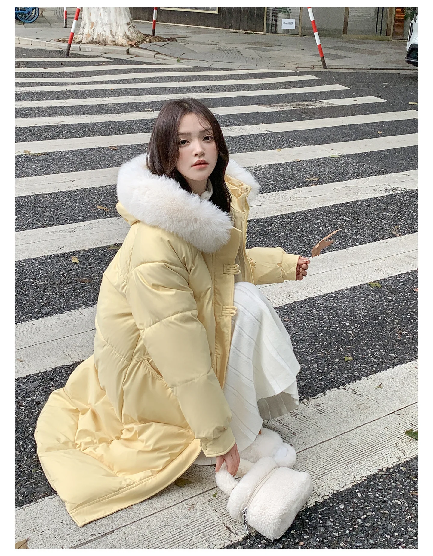 Winter Women Hooded Large Faux Fur Collar Coats Loose Windproof Thick Warm Parkas Zipper Pockets Knee Length Padded Outerwear