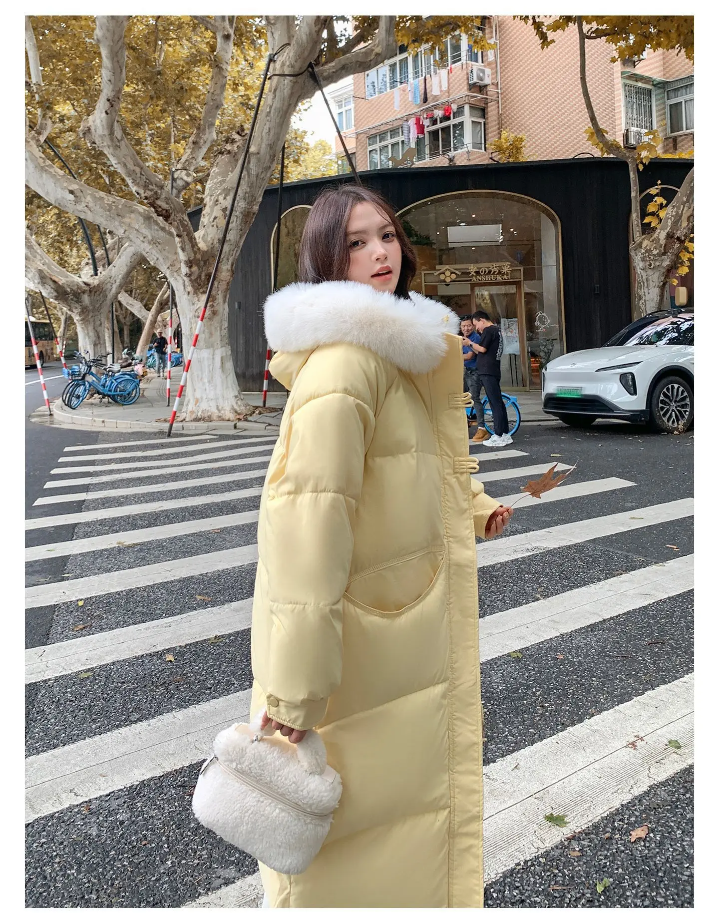 Winter Women Hooded Large Faux Fur Collar Coats Loose Windproof Thick Warm Parkas Zipper Pockets Knee Length Padded Outerwear
