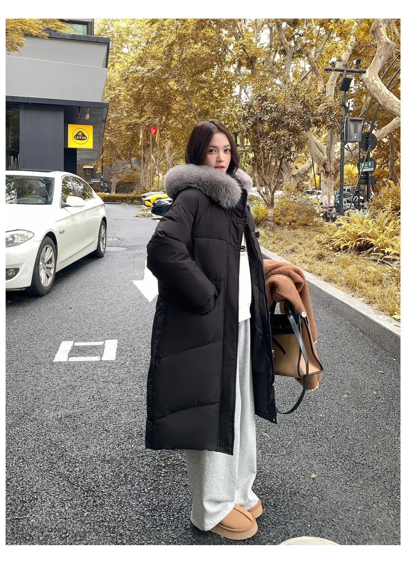 Winter Women Hooded Large Faux Fur Collar Coats Loose Windproof Thick Warm Parkas Zipper Pockets Knee Length Padded Outerwear