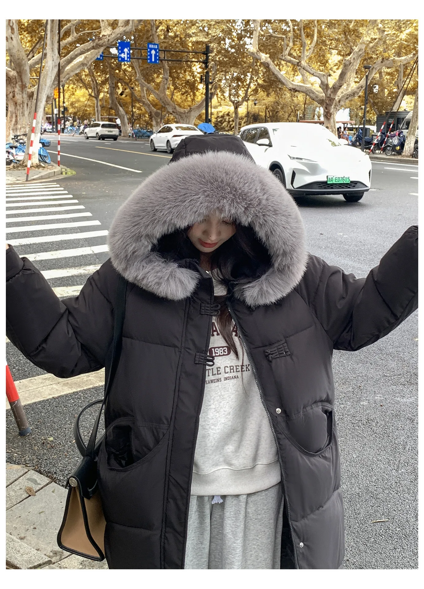 Winter Women Hooded Large Faux Fur Collar Coats Loose Windproof Thick Warm Parkas Zipper Pockets Knee Length Padded Outerwear