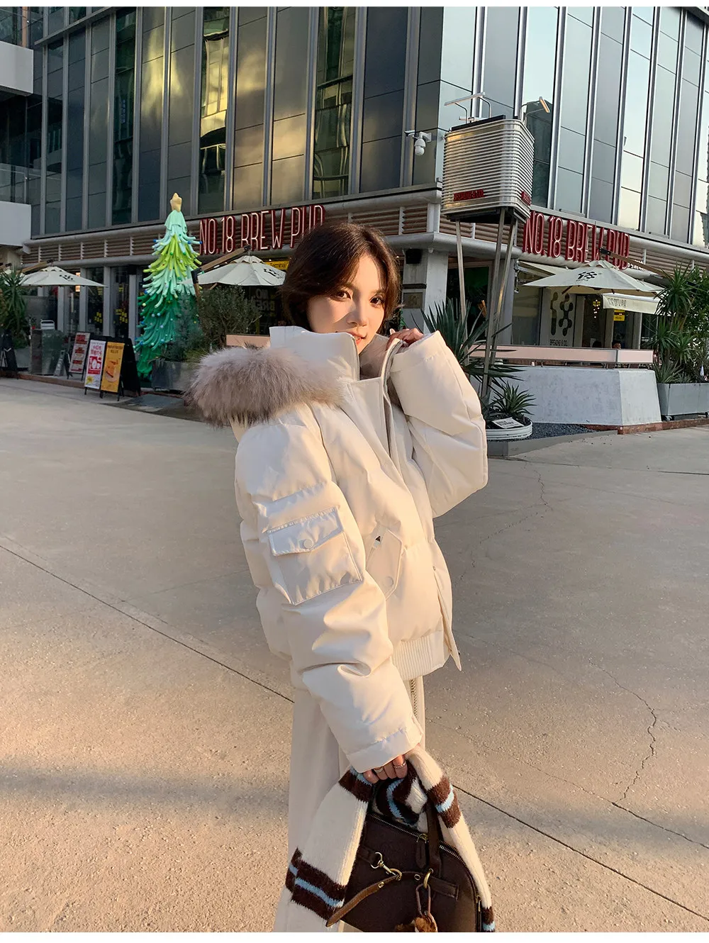 American Large Faux Fur-trim Hood Padded Parkas Women Winter 2026 Loose Fit Thick Outerwear Ladies Short Zipper Cotton Jackets