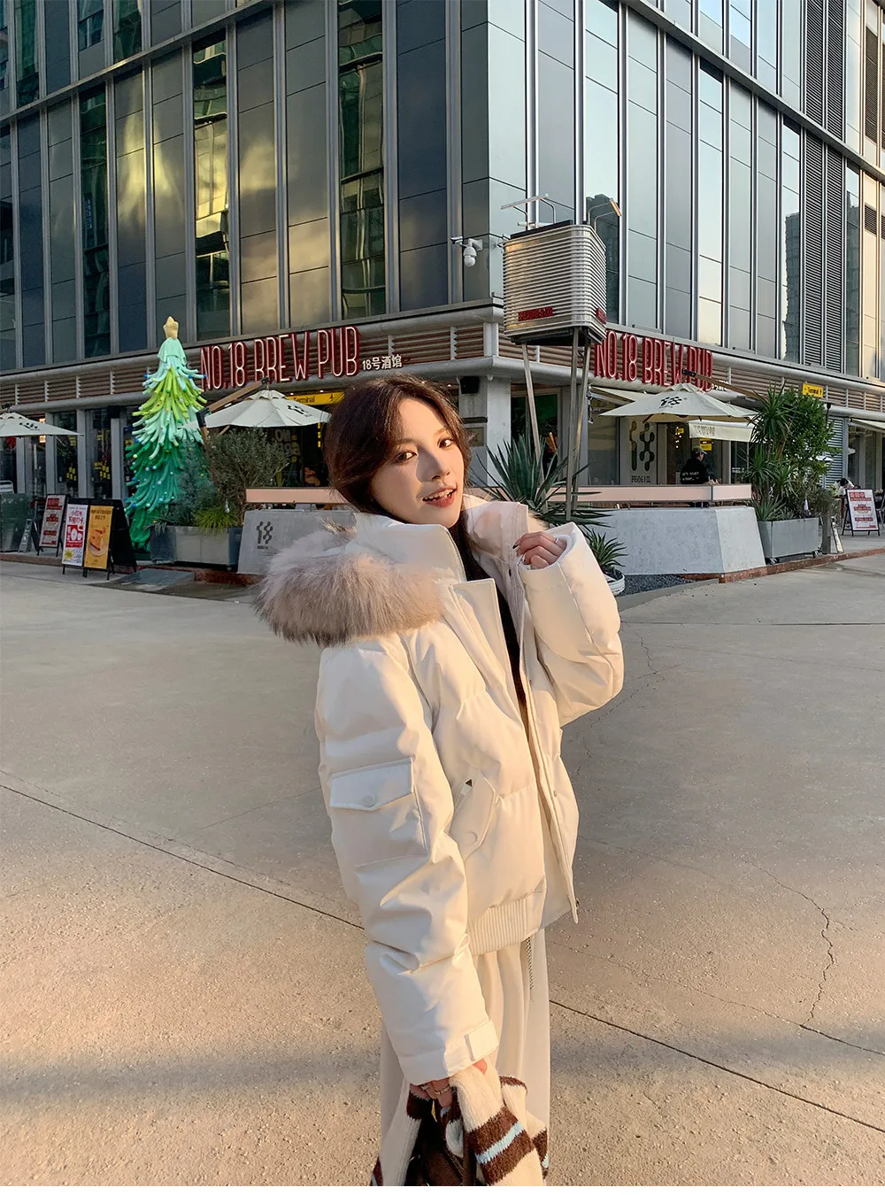 American Large Faux Fur-trim Hood Padded Parkas Women Winter 2026 Loose Fit Thick Outerwear Ladies Short Zipper Cotton Jackets