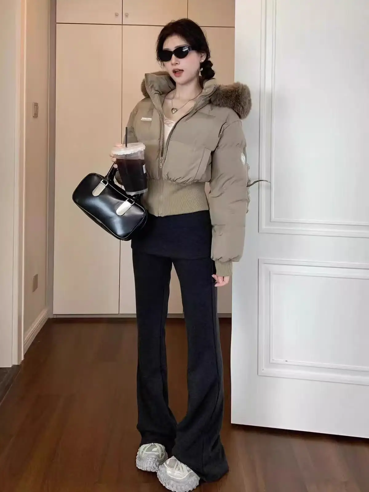 Fashion Slim Fit Cropped Hooded Parkas for Women Faux Fur Collar Zipper Padded Jacket Woman Winter 2026 New Thick Cotton Jackets