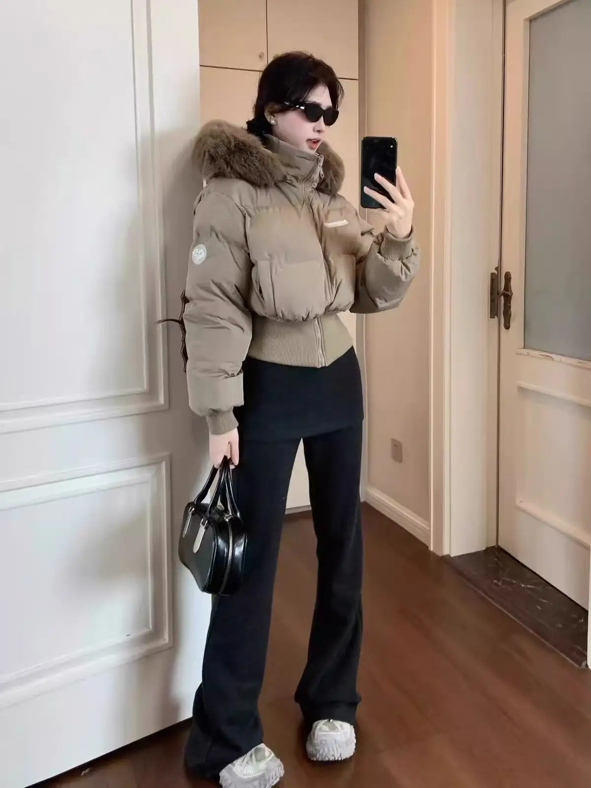 Fashion Slim Fit Cropped Hooded Parkas for Women Faux Fur Collar Zipper Padded Jacket Woman Winter 2026 New Thick Cotton Jackets