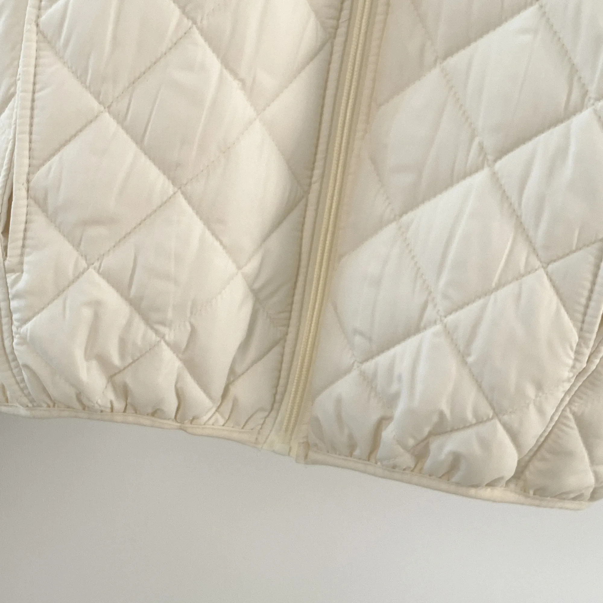 Women Lightweight Quilted Hooded Jacket 2026 Casual Diamond‑Grid Zipper Short Coat Autumn Winter Korean Style Warm Outerwear