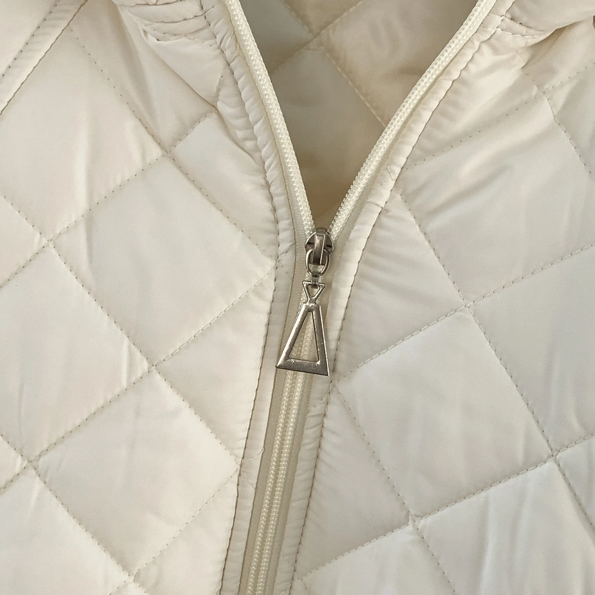 Women Lightweight Quilted Hooded Jacket 2026 Casual Diamond‑Grid Zipper Short Coat Autumn Winter Korean Style Warm Outerwear