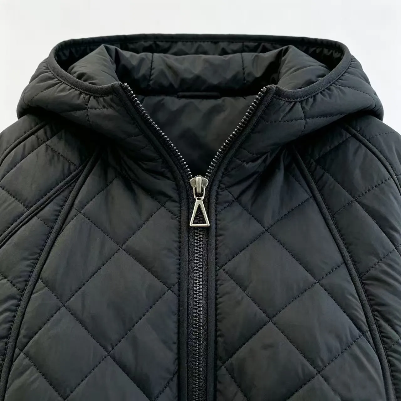 Women Lightweight Quilted Hooded Jacket 2026 Casual Diamond‑Grid Zipper Short Coat Autumn Winter Korean Style Warm Outerwear