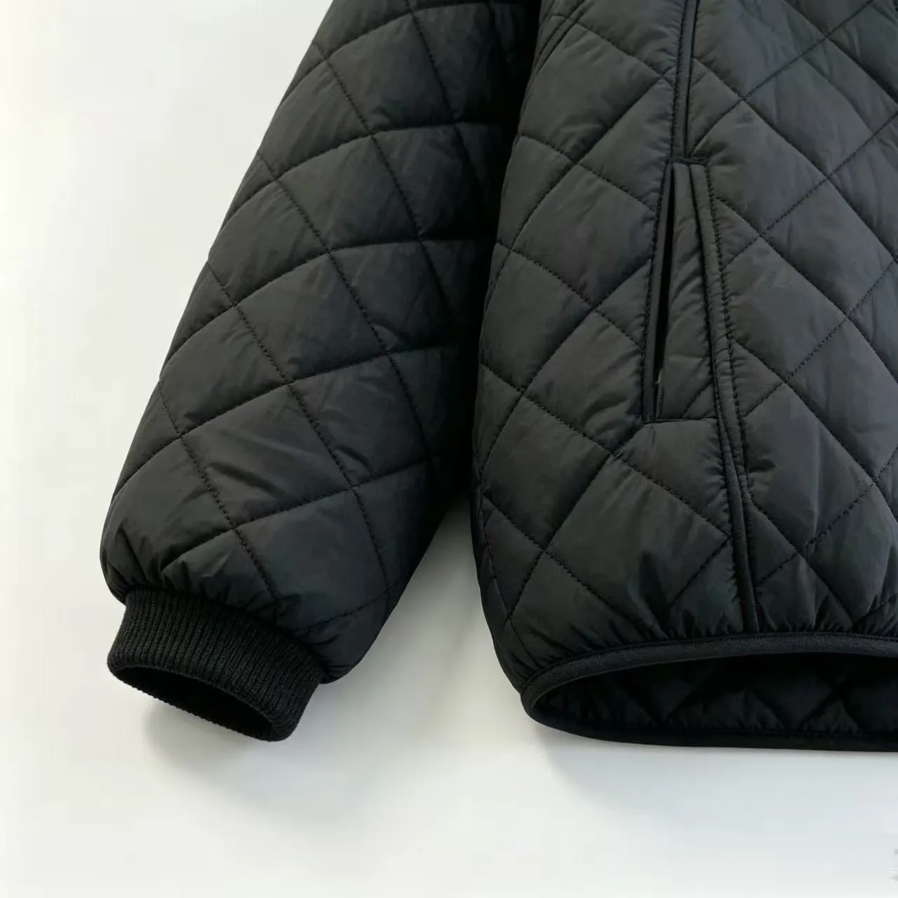 Women Lightweight Quilted Hooded Jacket 2026 Casual Diamond‑Grid Zipper Short Coat Autumn Winter Korean Style Warm Outerwear