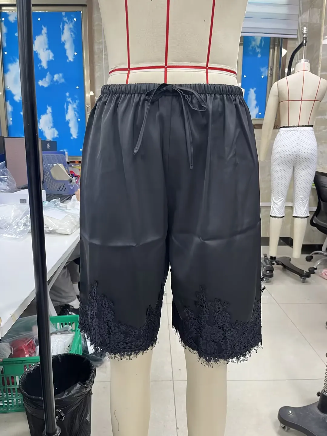 Women Satin Lace Trim Knee Length Bermuda Shorts Drawstring Elastic Waist Wide Leg Midi Shorts Casual Loungewear Holiday Shorts
