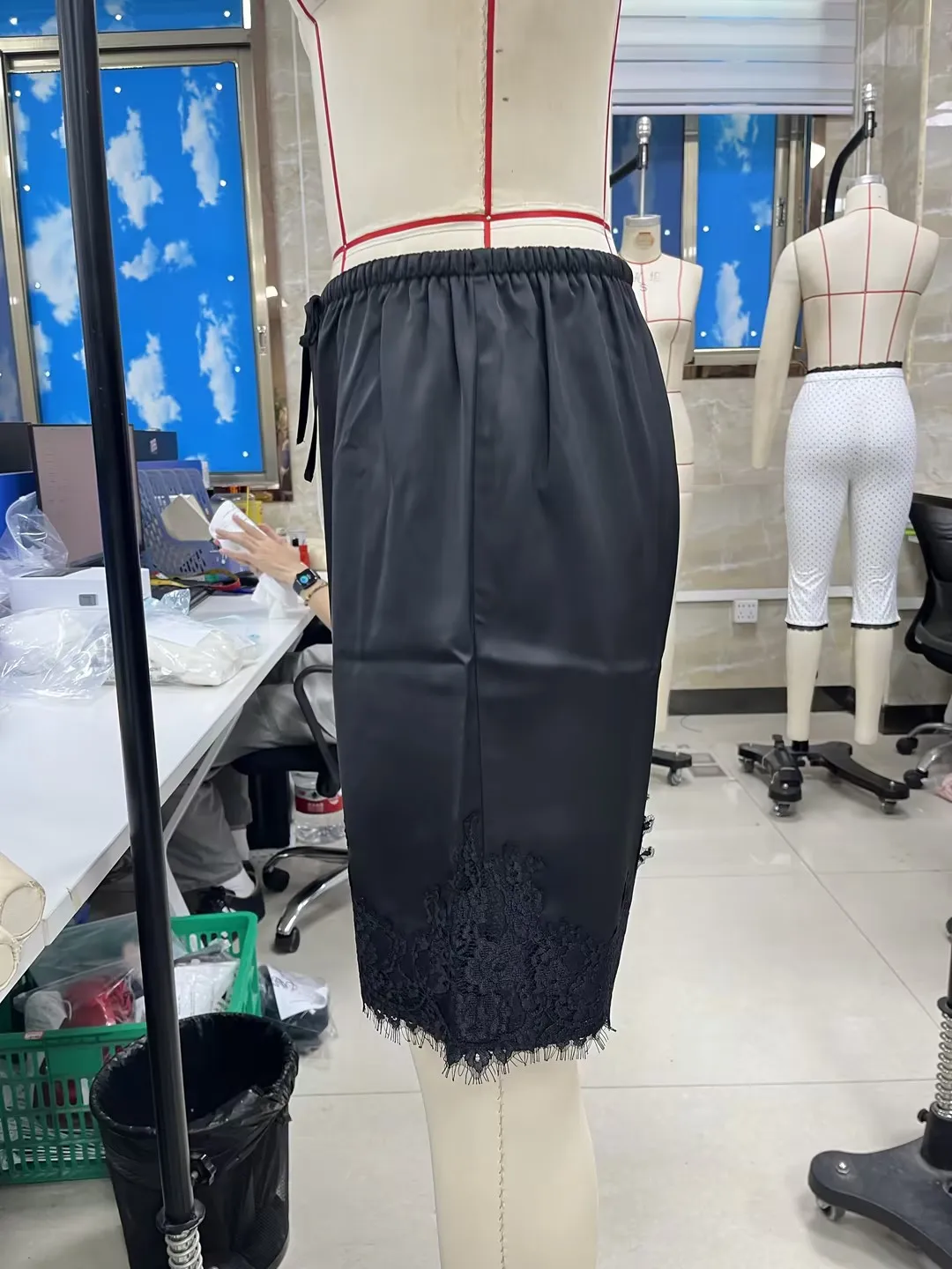 Women Satin Lace Trim Knee Length Bermuda Shorts Drawstring Elastic Waist Wide Leg Midi Shorts Casual Loungewear Holiday Shorts