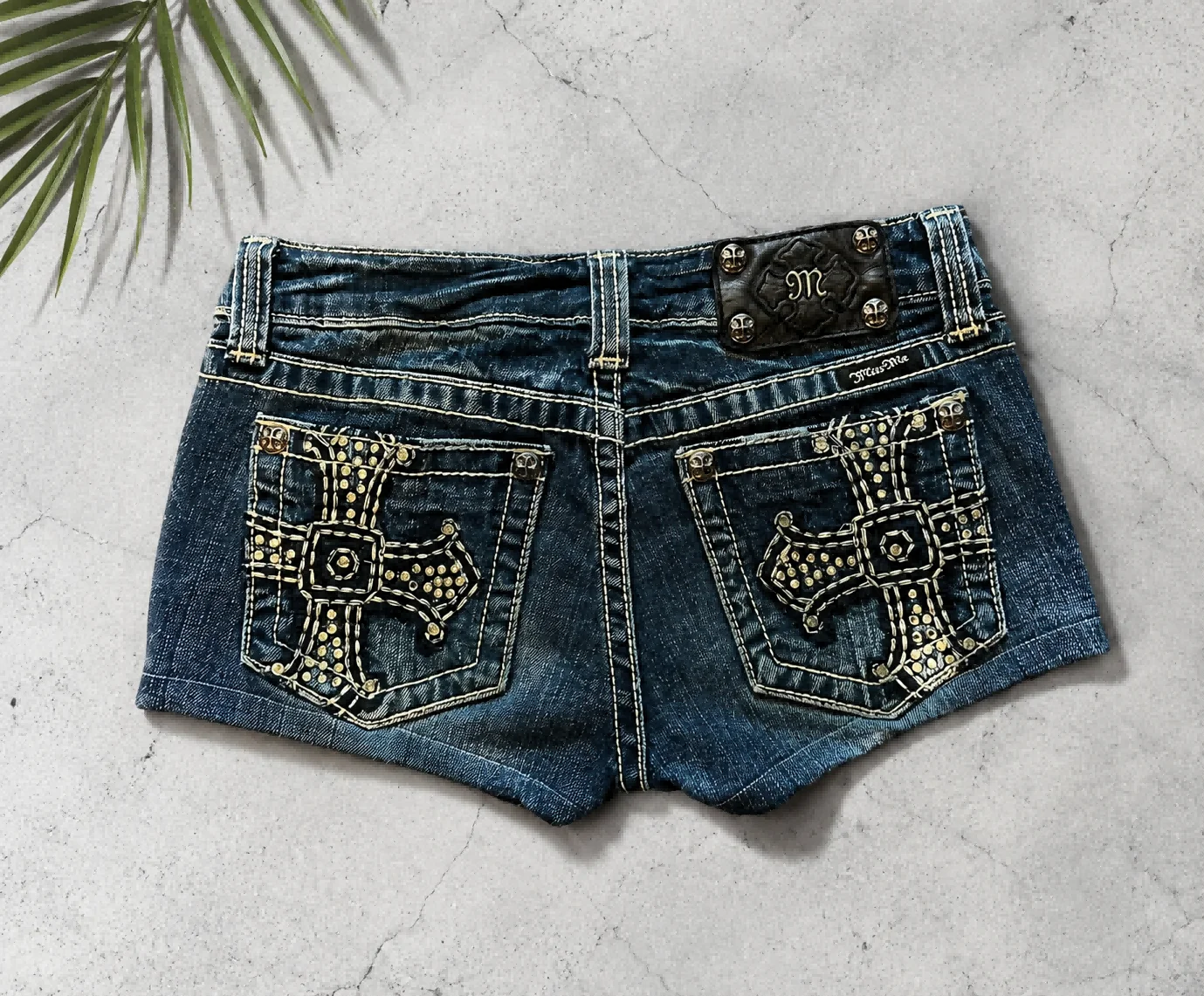 Y2k Gothic Pocket Cross Rivet Embroidered Denim Shorts Women Retro Sexy Blue Washed Casual Rhinestone Shorts Hip Wrapping Jeans
