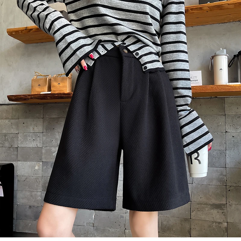 Vintage Autumn Winter Woolen Bermuda Shorts Women Elastic High Waist Loose Casual Grey Shorts Female 2025 New Pocket Shorts