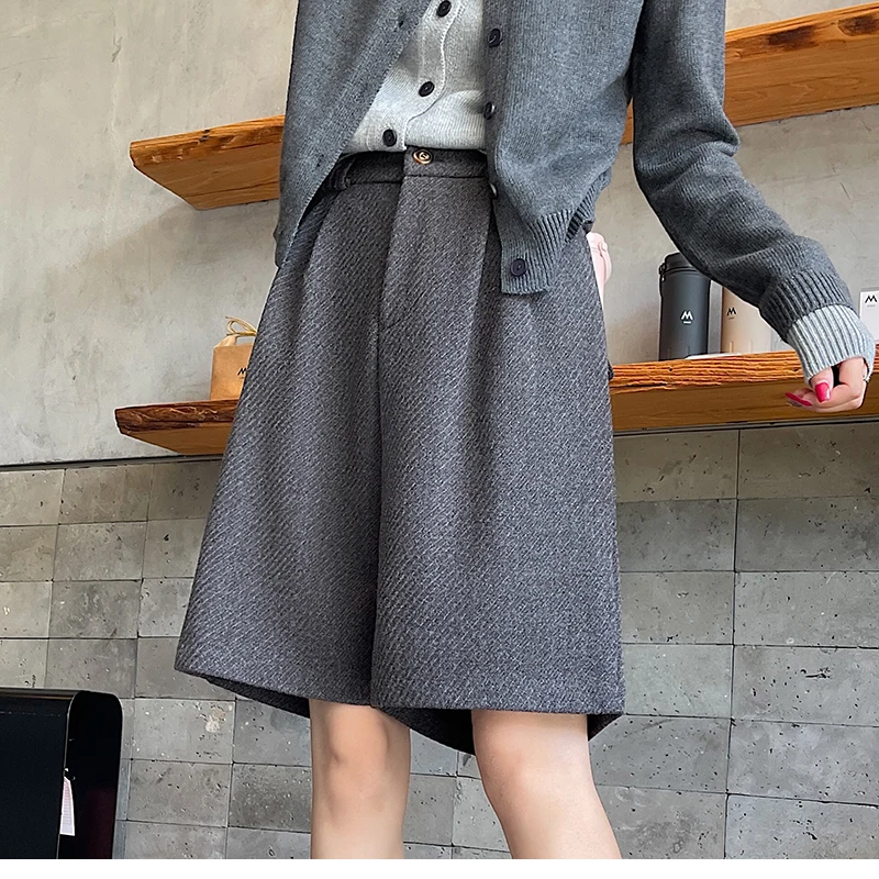 Vintage Autumn Winter Woolen Bermuda Shorts Women Elastic High Waist Loose Casual Grey Shorts Female 2025 New Pocket Shorts