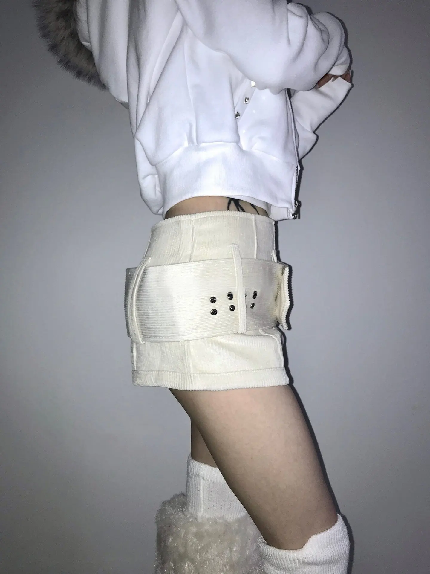 Retro corduroy casual shorts women spring New style rivet decorations Cute cool and bold girl's outerwear Slimming hot pants Y2K
