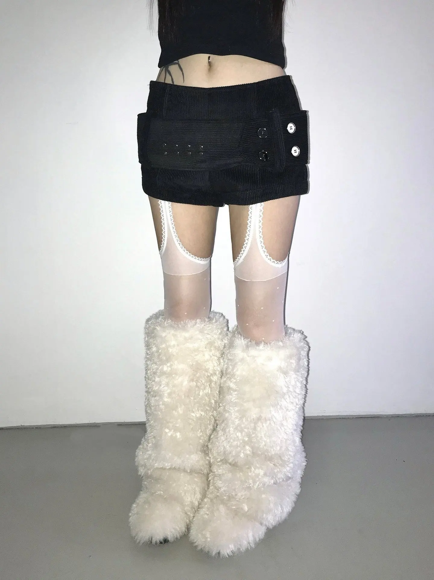 Retro corduroy casual shorts women spring New style rivet decorations Cute cool and bold girl's outerwear Slimming hot pants Y2K