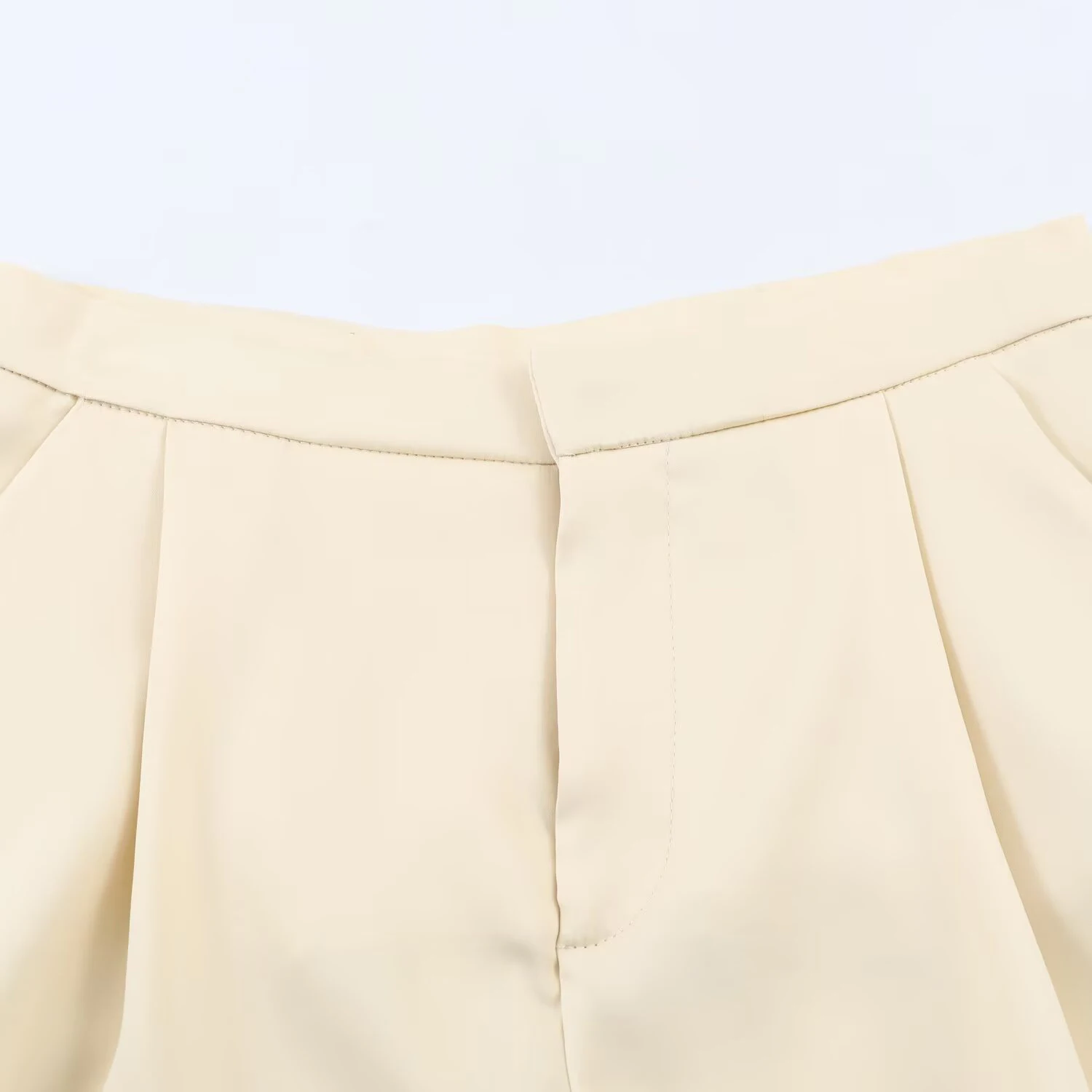 European and American style 2026 spring/summer new women's clothing design sense, mid waist lace decoration texture shorts