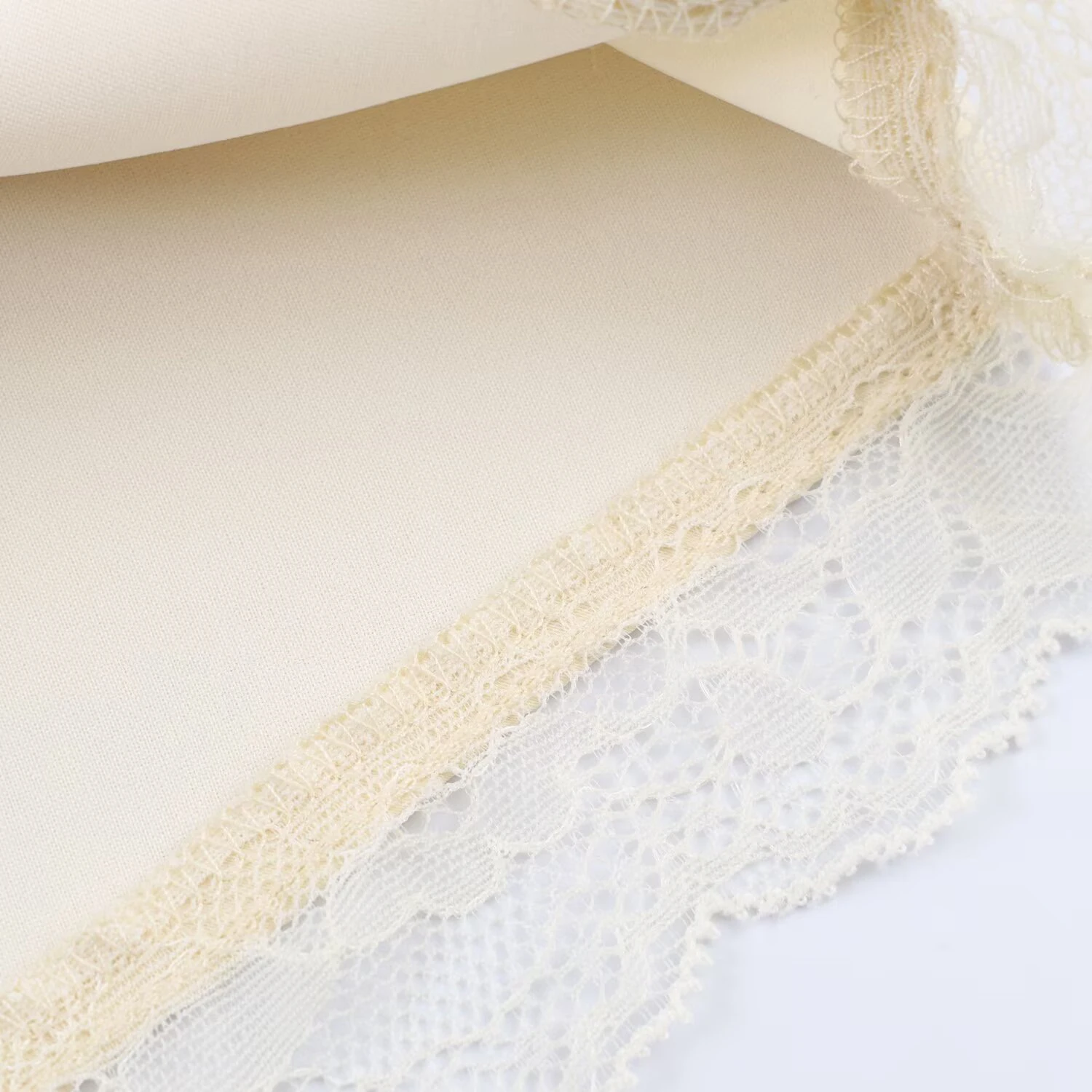 European and American style 2026 spring/summer new women's clothing design sense, mid waist lace decoration texture shorts