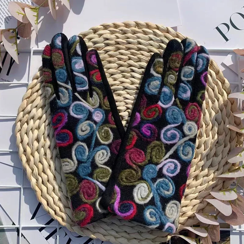 Winter Warm Creative Personality Embroidery Flowers Gloves Women Elegant Fashion Retro Drive Cycling Thick Touch Screen Mittens
