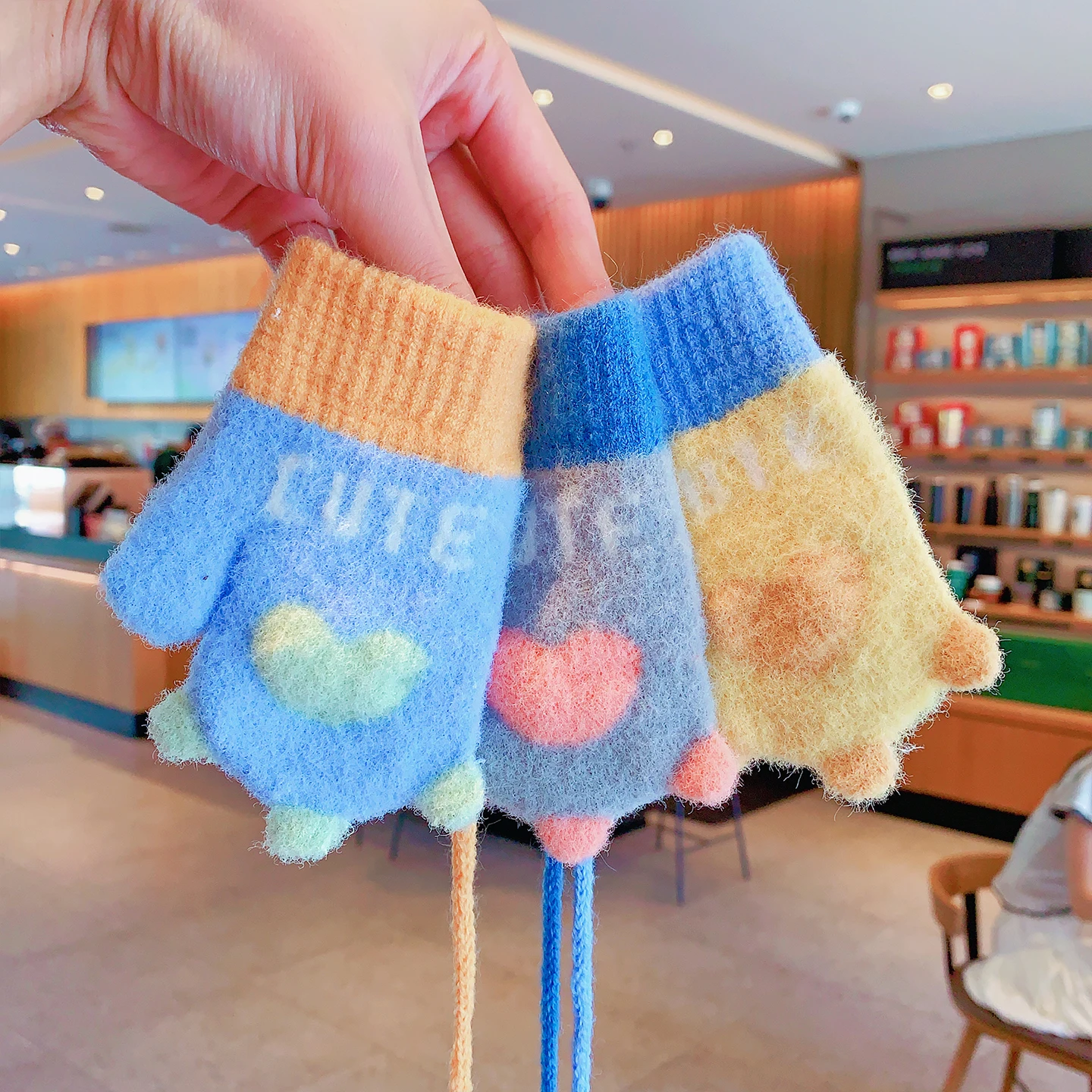 Baby Winter Mittens Soft Plush Color Block Toddler Gloves Anti‑lost Lanyard 3D Heart Decor Elastic Rib Cuff Windproof Warm 2026