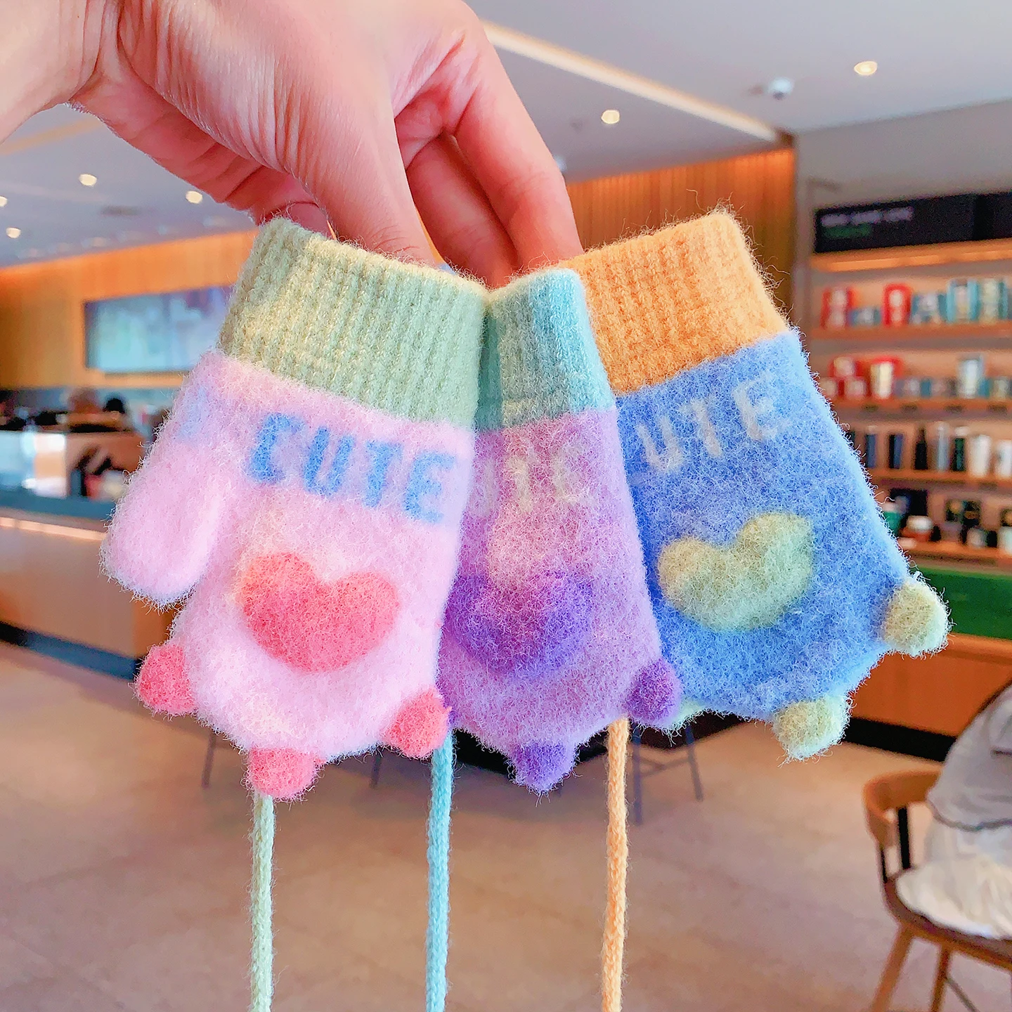 Baby Winter Mittens Soft Plush Color Block Toddler Gloves Anti‑lost Lanyard 3D Heart Decor Elastic Rib Cuff Windproof Warm 2026