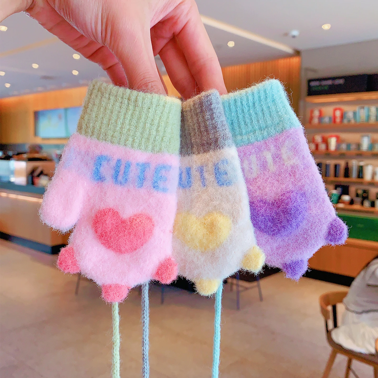 Baby Winter Mittens Soft Plush Color Block Toddler Gloves Anti‑lost Lanyard 3D Heart Decor Elastic Rib Cuff Windproof Warm 2026