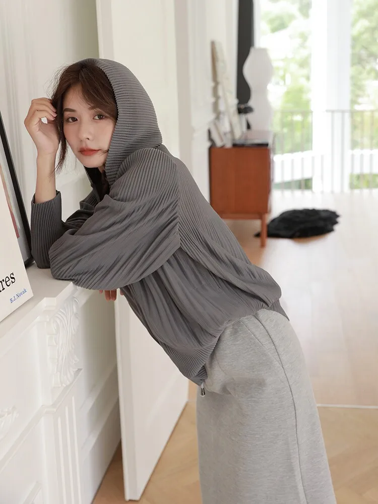 Miyake Pleated Hooded Zipper Cardigan Women 2026 Early Autumn Long Sleeve Pleats Top Versatile Slimming Short Solid Color Jacket