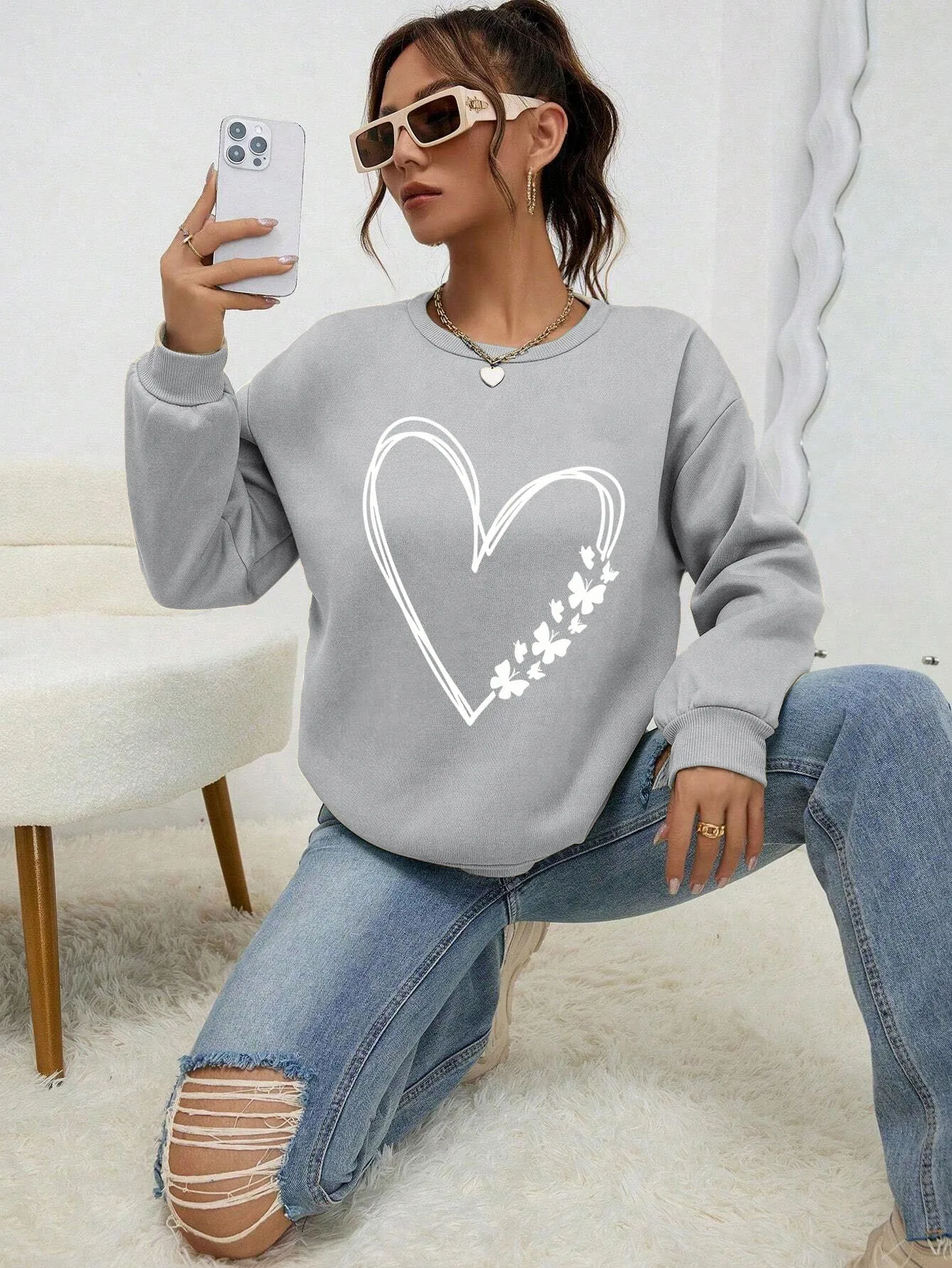 The Great Love At The Edge Of Butterflies Design Sweatshirt Women Fleece Crewneck Clothes Street Autumn Pullover Soft Sportswear