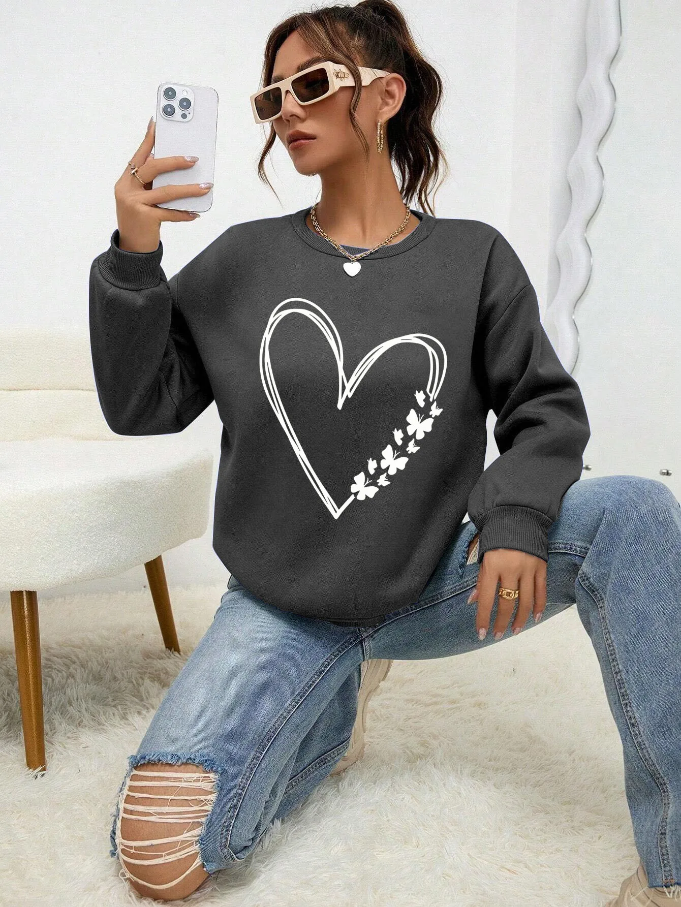 The Great Love At The Edge Of Butterflies Design Sweatshirt Women Fleece Crewneck Clothes Street Autumn Pullover Soft Sportswear