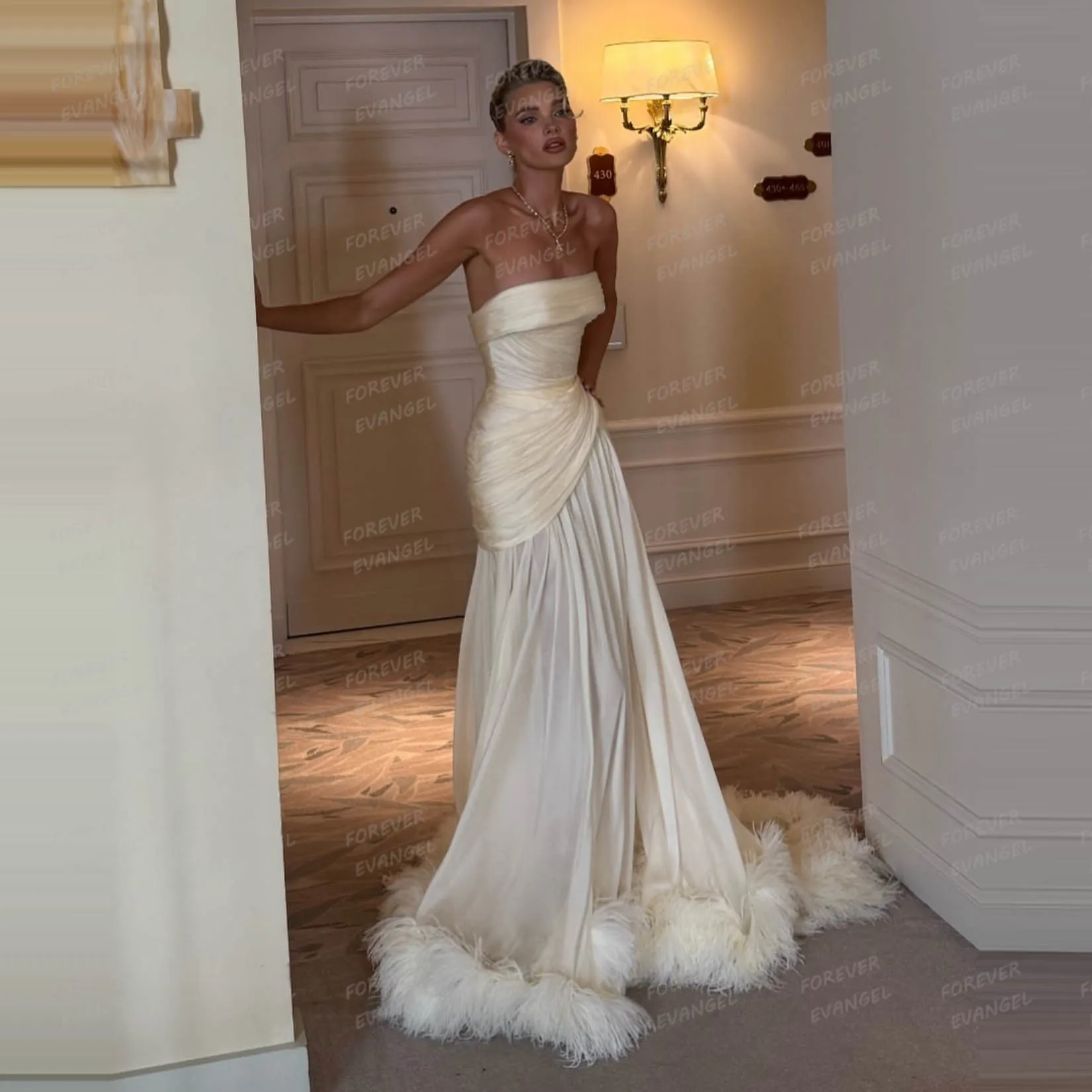 Simple Wedding Dresses A Line Woman's Feathers Sexy Strapless Backless Party Bride Gowns Formal Customized Vestidos De Novia