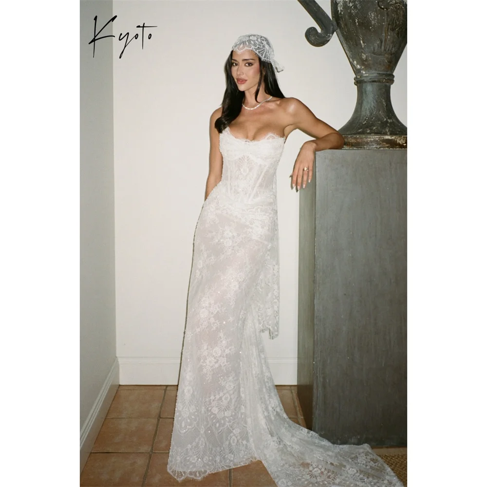 Kyoto Customized White Lace Appliques Wedding Dress Strapless Neck Sleeveless vestidos de noche Sweep Train robe de mariée