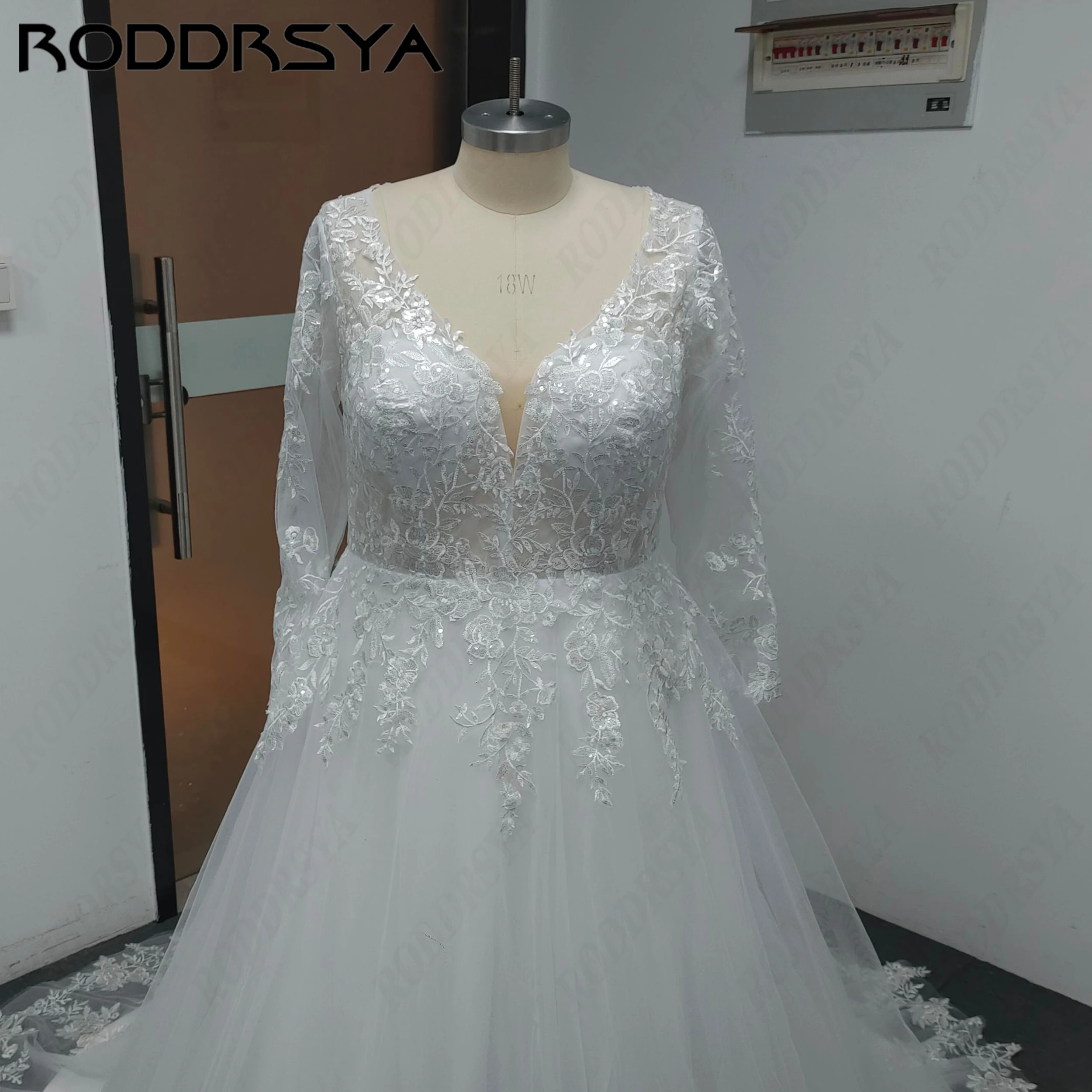 RODDRSYA Dreamy A-line Wedding Dress With Long Sleeves Illusion Back Bridal Gowns V-neck Appliques vestidos de novia Customized