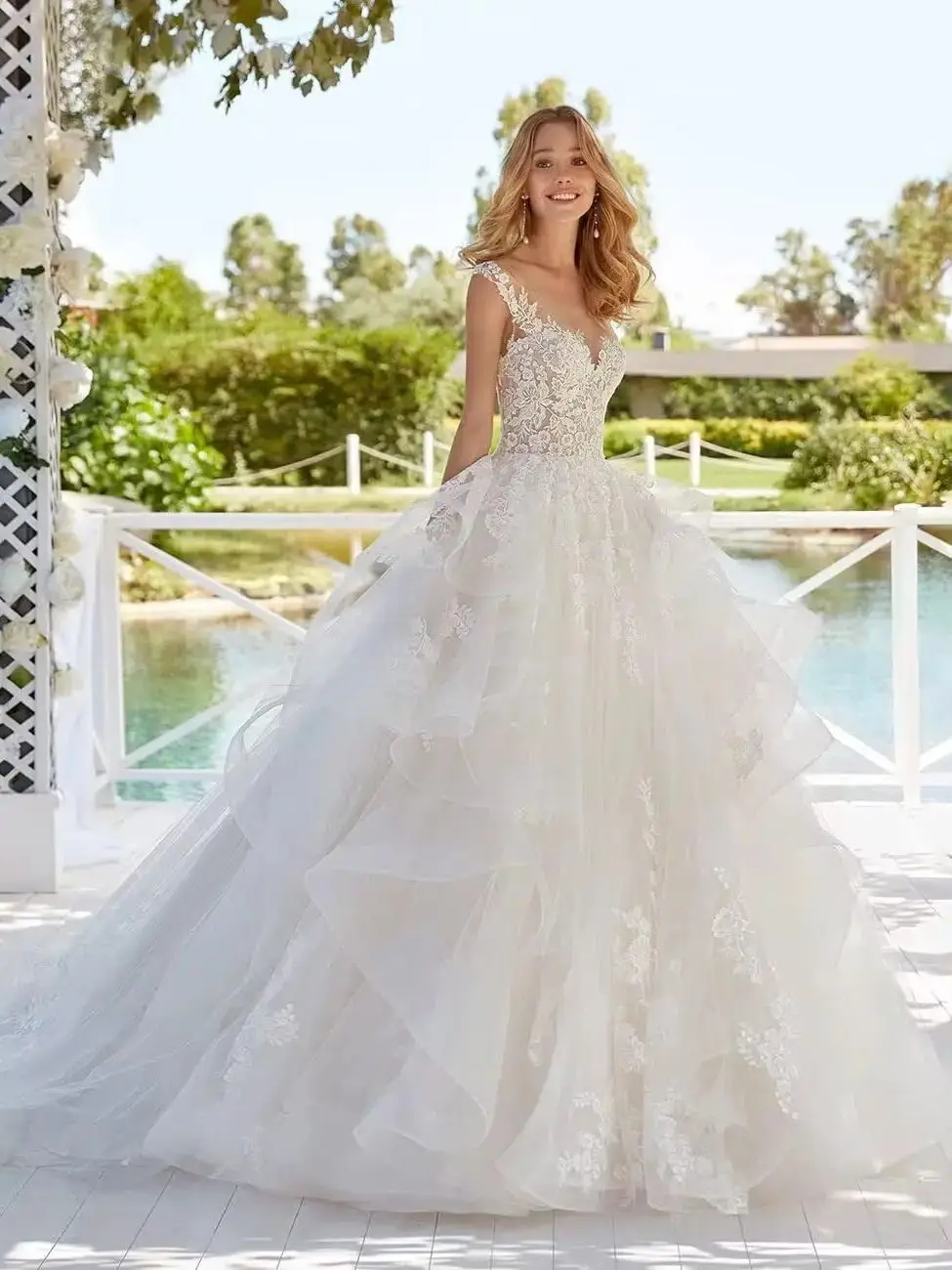 Vintage V-neckline Wedding Dress Princess Bridal Gowns Ruffles Appliques A-line Tulle Pleats Vestidos De Novia Customized
