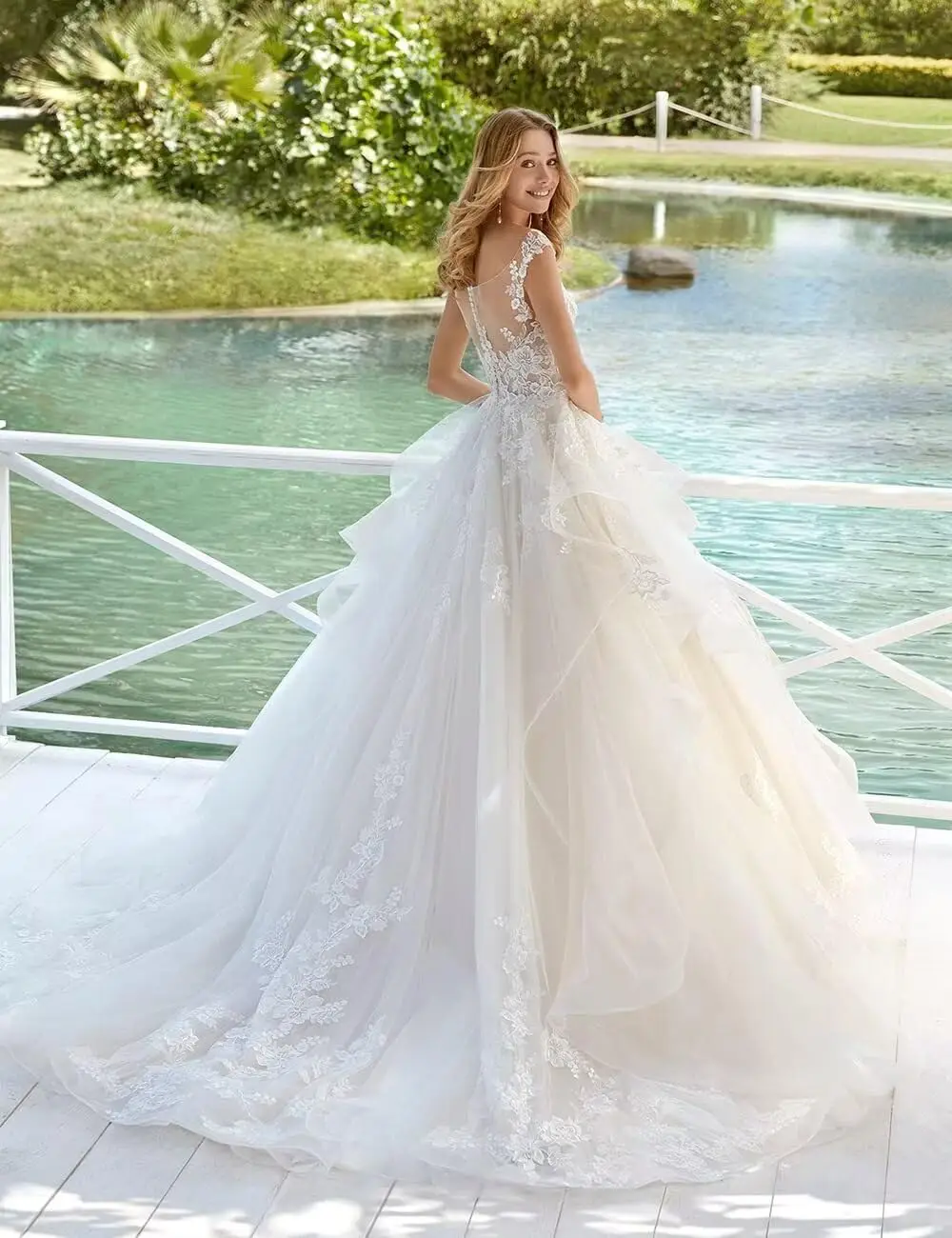 Vintage V-neckline Wedding Dress Princess Bridal Gowns Ruffles Appliques A-line Tulle Pleats Vestidos De Novia Customized