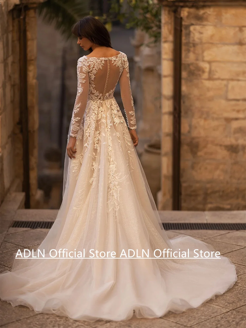 Woman Wedding Dress Customized Long Sleeves V Neck Beading Applique Sweep Train Illusion Back Buttons A Line Bridal Gowns