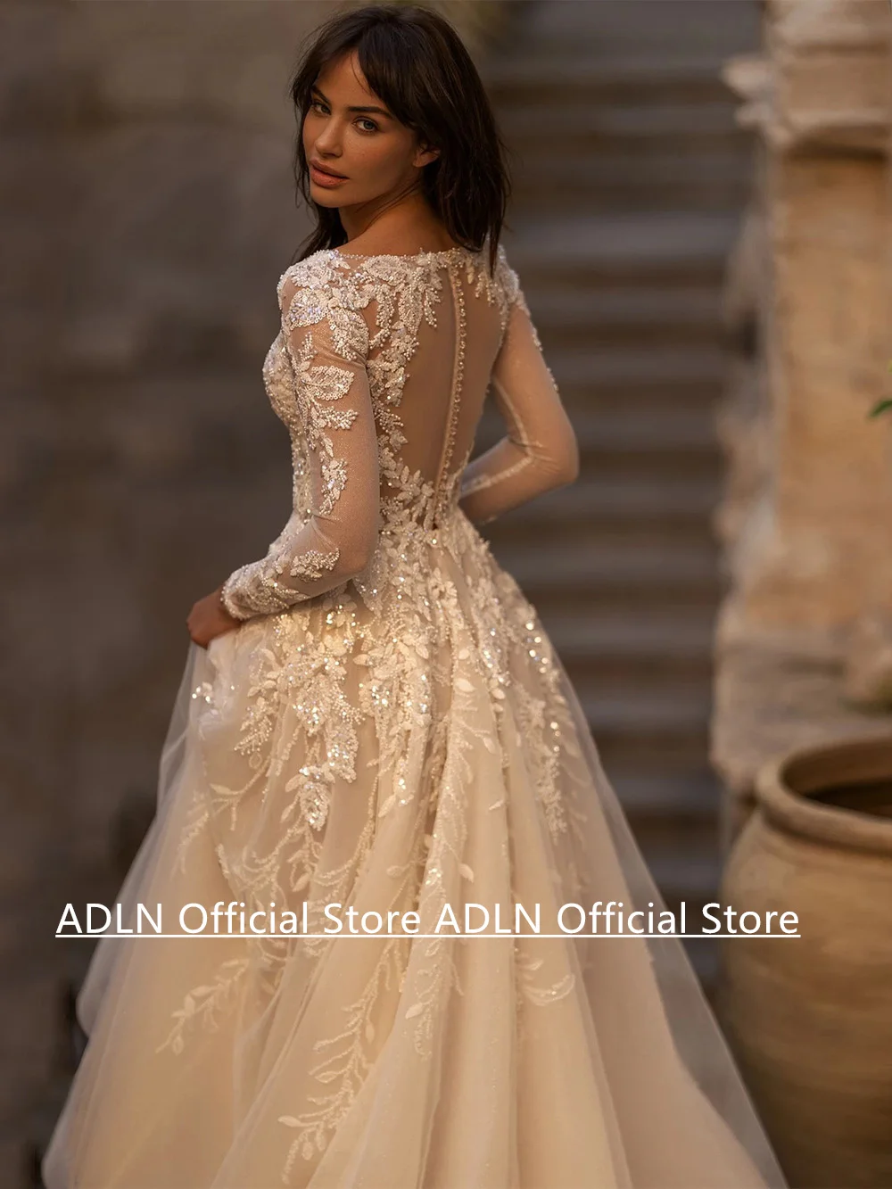 Woman Wedding Dress Customized Long Sleeves V Neck Beading Applique Sweep Train Illusion Back Buttons A Line Bridal Gowns