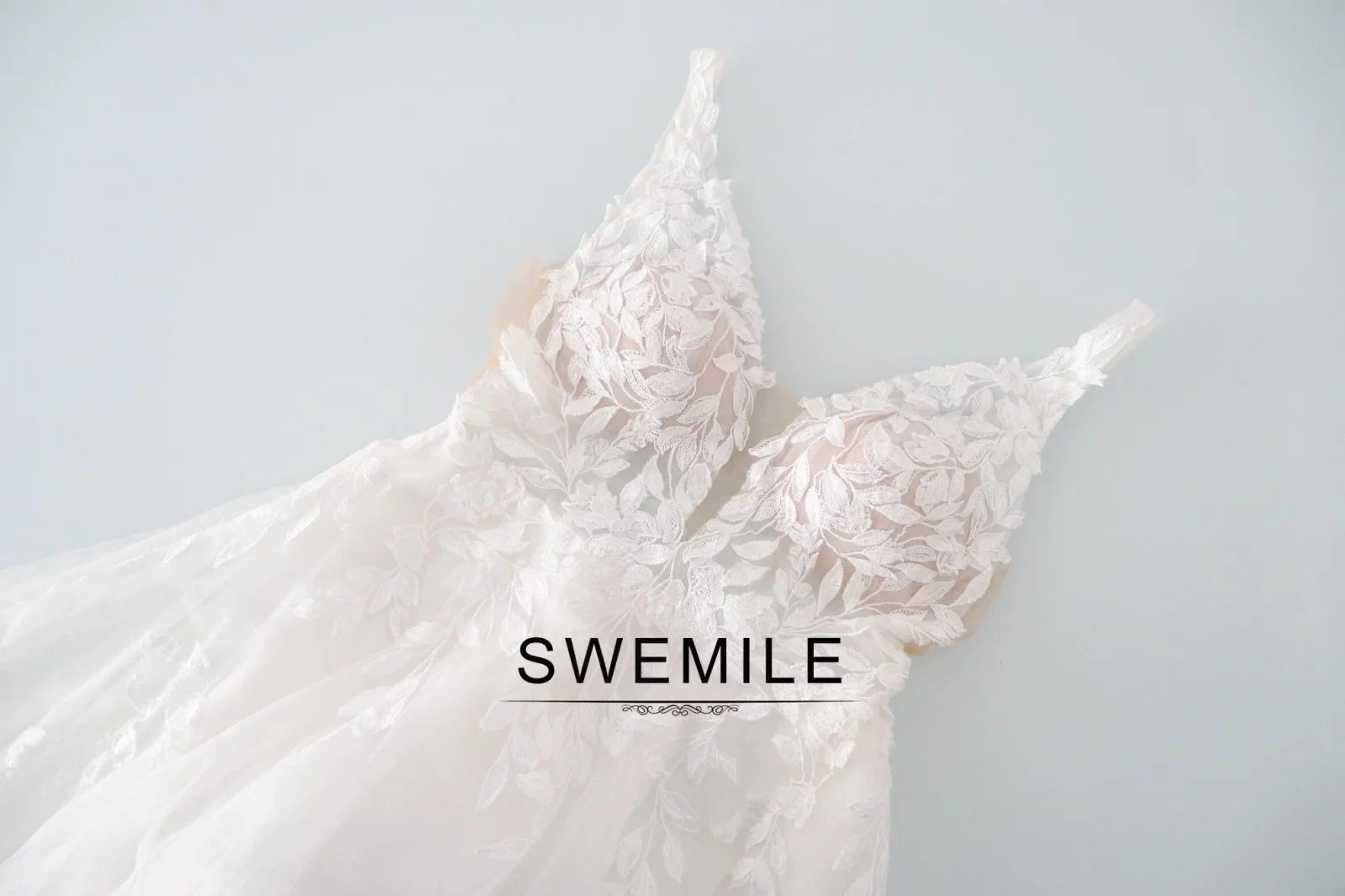SWEMILE Fashion Aline Wedding Dresses V-neck Custom-Made Court Train Appliques Sleeveless Robe De Mariée Engagement Plus Size