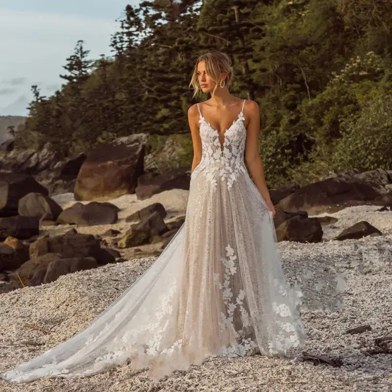 Customized Luxury Backless Wedding Dress Princess Buttons Exquisite Applique V-Neck Spaghetti Strap Gown Vestido De Novia 2023