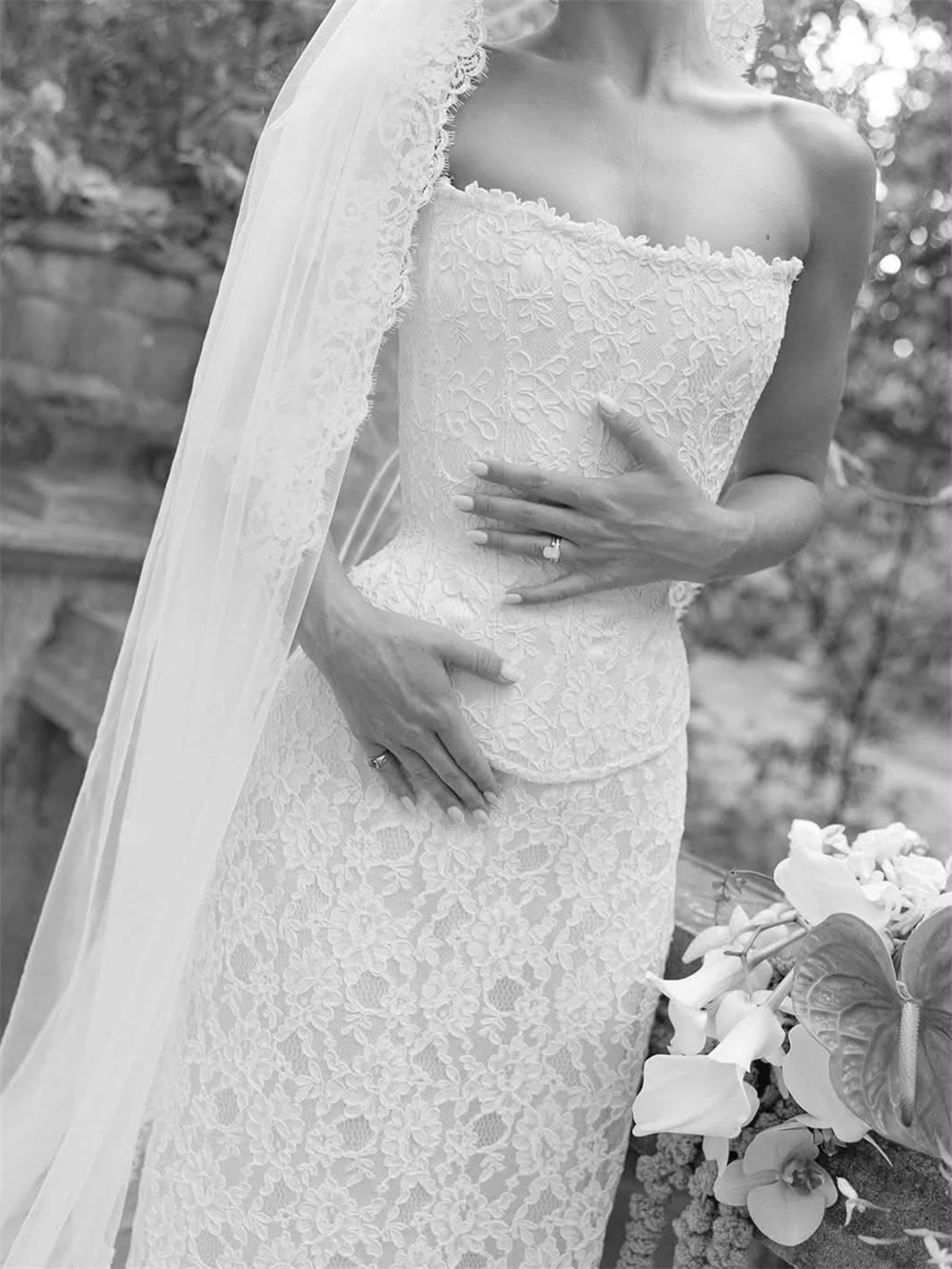 Tokyo Custom Strapless Lace White Wedding Dress Sleeveless Fitted Mermaid Wedding Gown Elegant Formal Bridal Evening Party Dress
