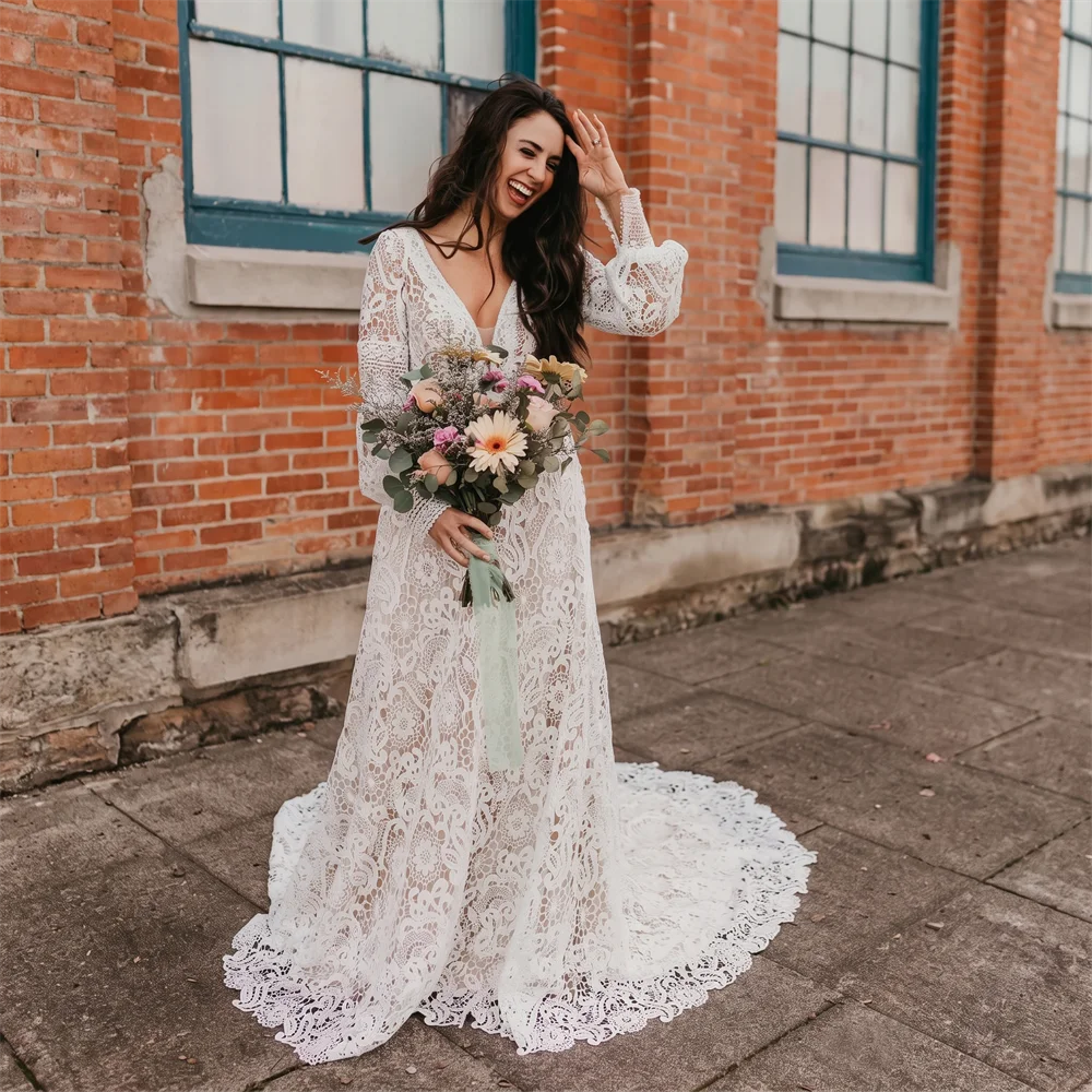 Boho Long Sleeve Lace Bohemian Wedding Dress Deep V Open Back Bridal Gown Scalloped Train Country Rustic Outdoor Dresses