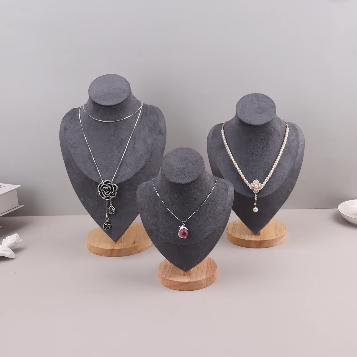 Velvet Portrait Necklace Display Pendant Organizer Jewelry Display Stand Jewelry Mannequin Bust Necklace Pendant Window Display