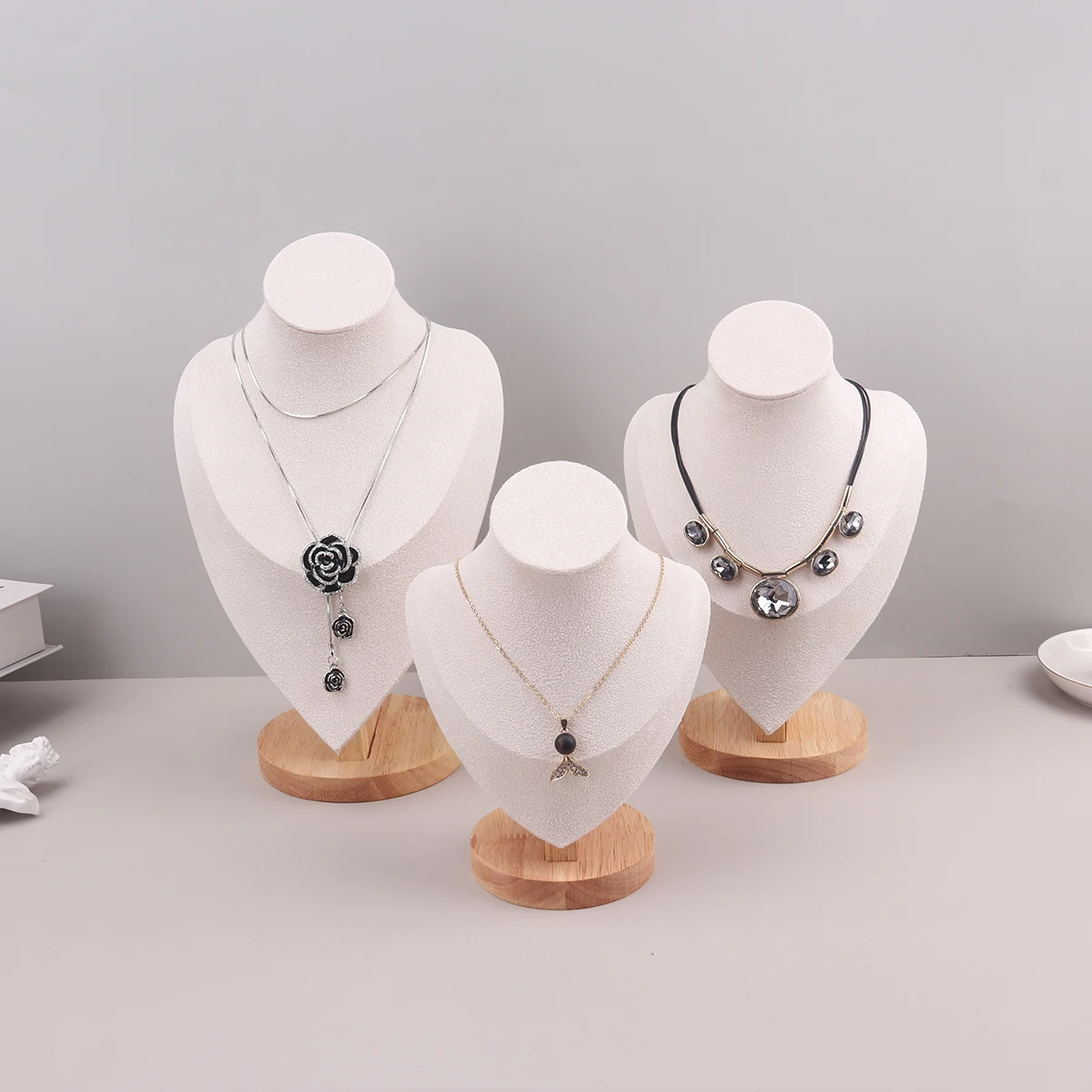 Velvet Portrait Necklace Display Pendant Organizer Jewelry Display Stand Jewelry Mannequin Bust Necklace Pendant Window Display