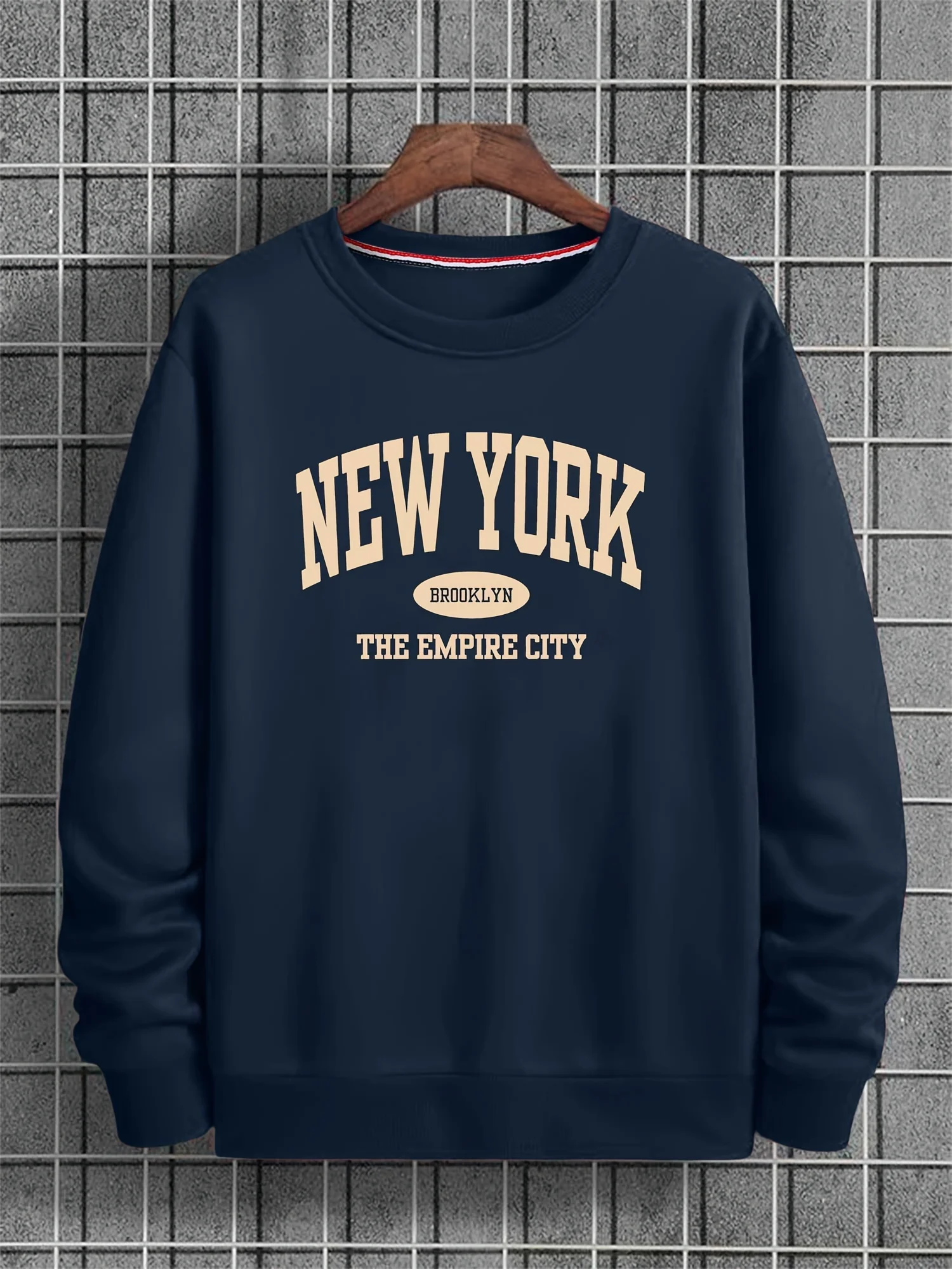 Men's Autumn and Winter Fashionable Casual Loose Fit New York Letter Pattern Printed Long Sleeved Round Neck Sweatshirt