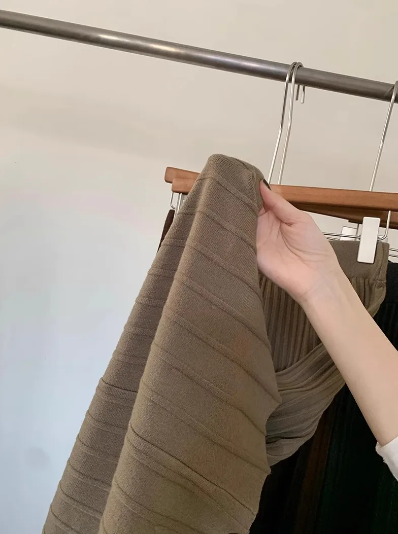 2026 Khaki Cashmere Knitted Midi Skirt for Women, Loose Fit, Draped, Slimming A-Line Pleated Skirt for Autumn and Winter