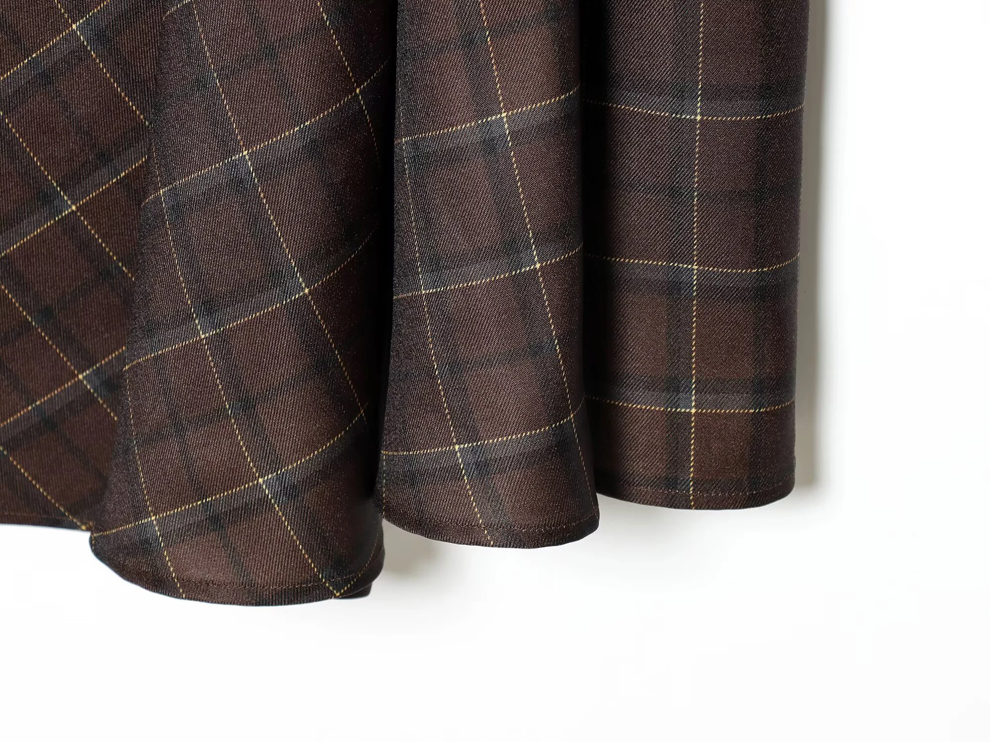 European and American style 2026 spring new women's clothing style simple and slim fit mid waist pleated plaid skirt