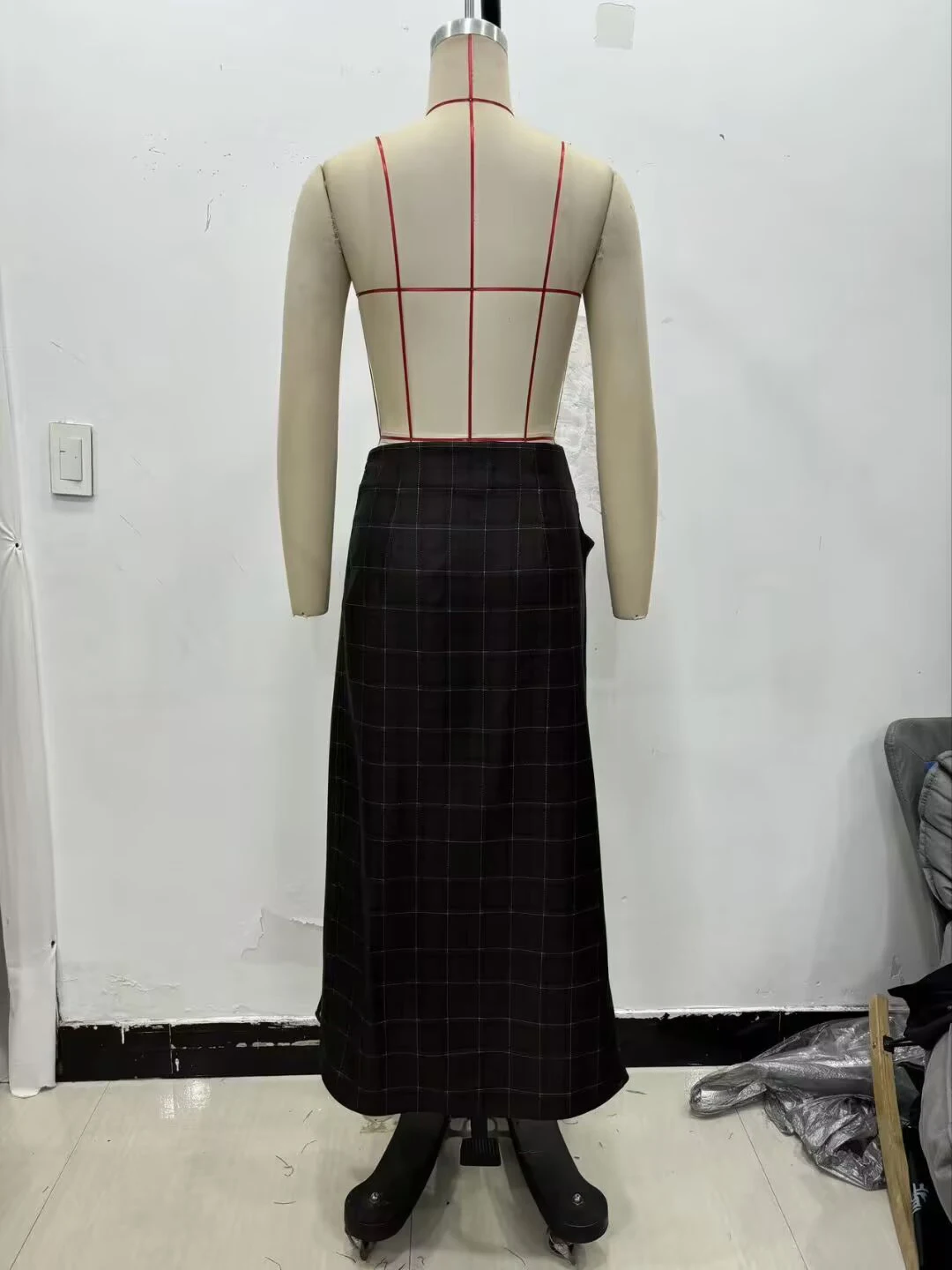 European and American style 2026 spring new women's clothing style simple and slim fit mid waist pleated plaid skirt