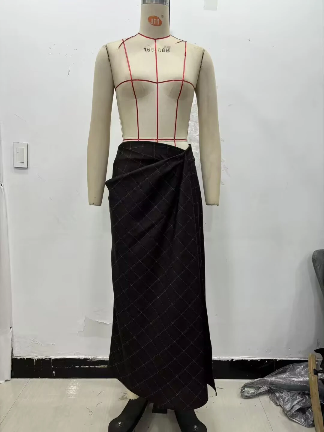 European and American style 2026 spring new women's clothing style simple and slim fit mid waist pleated plaid skirt