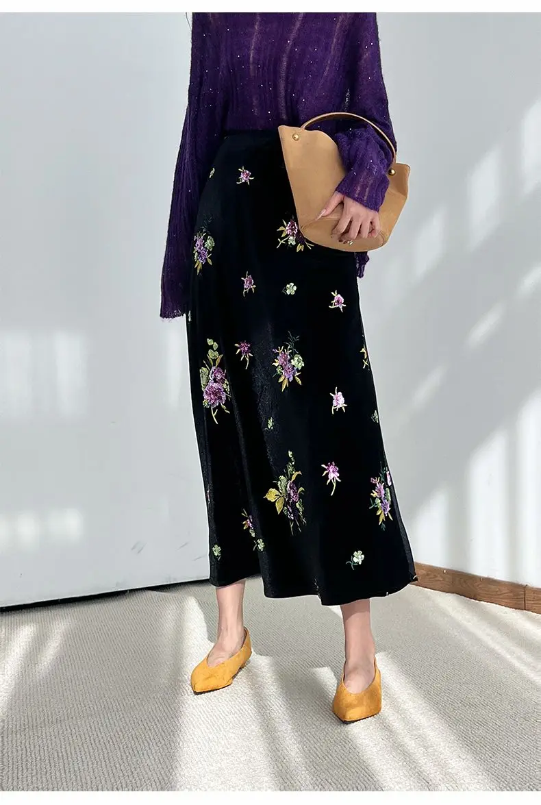 2025 solid color fashion velvet embroidery elastic waist skirt women's autumn and winter retro high-end loose long dress