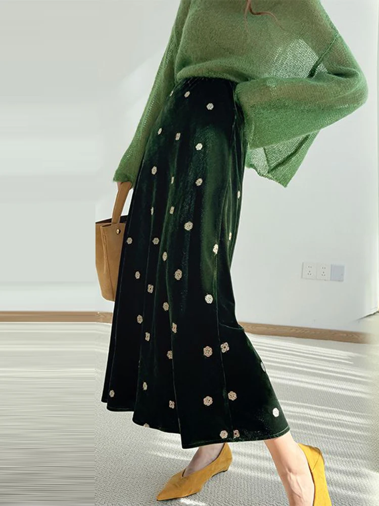 2025 solid color fashion velvet embroidery elastic waist skirt women's autumn and winter retro high-end loose long dress