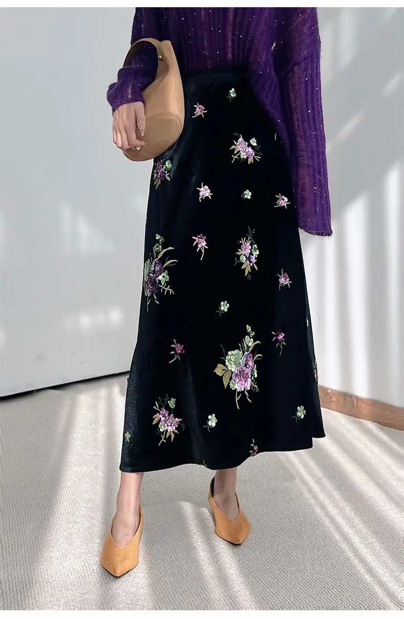 2025 solid color fashion velvet embroidery elastic waist skirt women's autumn and winter retro high-end loose long dress